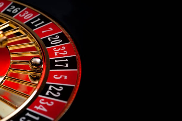 Fortune Tiger slot game interface on yyrr mobile showing reel grid and bet controls
